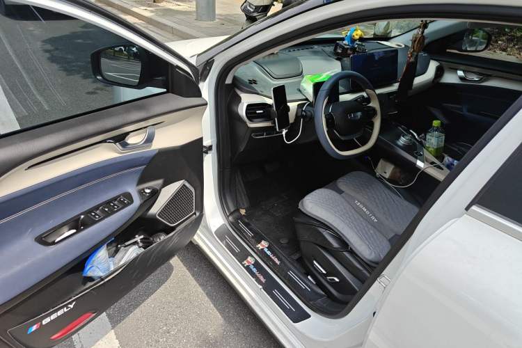 Used Geometry A 2022 Pro 600KM Red Apple Plus Driver Seat