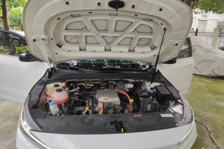 Used Geometry A 2022 Pro 600KM Red Apple Plus Engine Bay