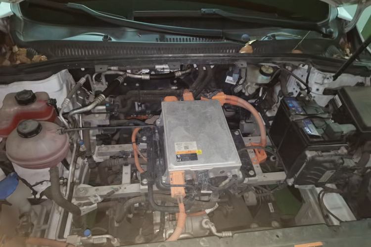 Used Geometry A 2022 Pro 430KM Green Apple Pro Engine Bay
