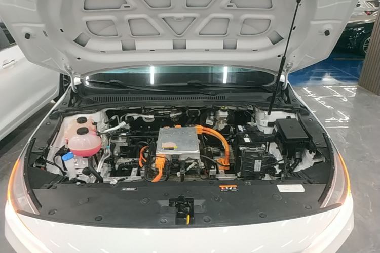 Used Geometry A 2022 Pro 430KM Commuter Edition Engine Bay