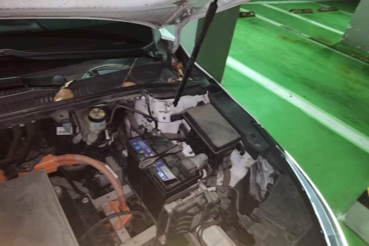 Used Geometry A 2022 Pro 430KM Green Apple Pro Engine Bay Left