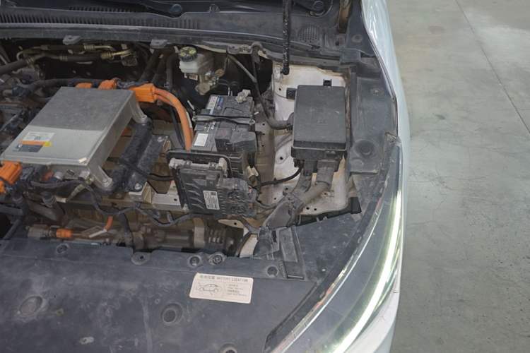 Used Geometry A 2022 Pro 430KM Commuter Edition Engine Bay Left