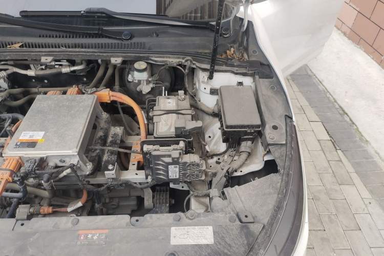 Used Geometry A 2022 Pro 430KM Commuter Edition Engine Bay Left
