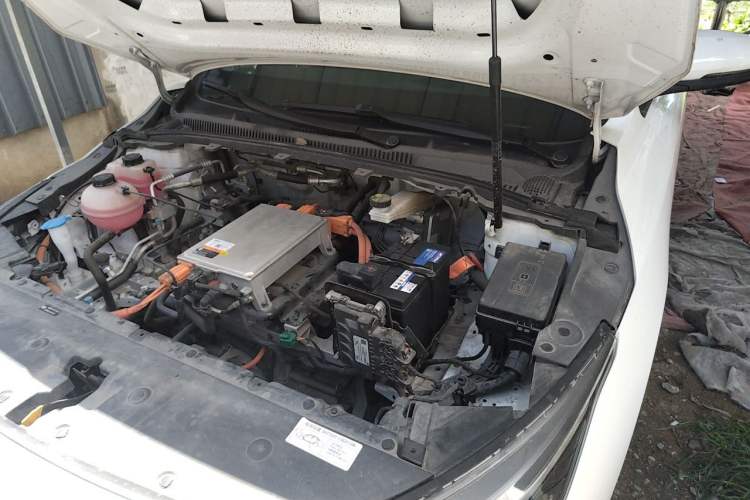 Used Geometry A 2022 Pro 430KM Commuter Edition Engine Bay Left