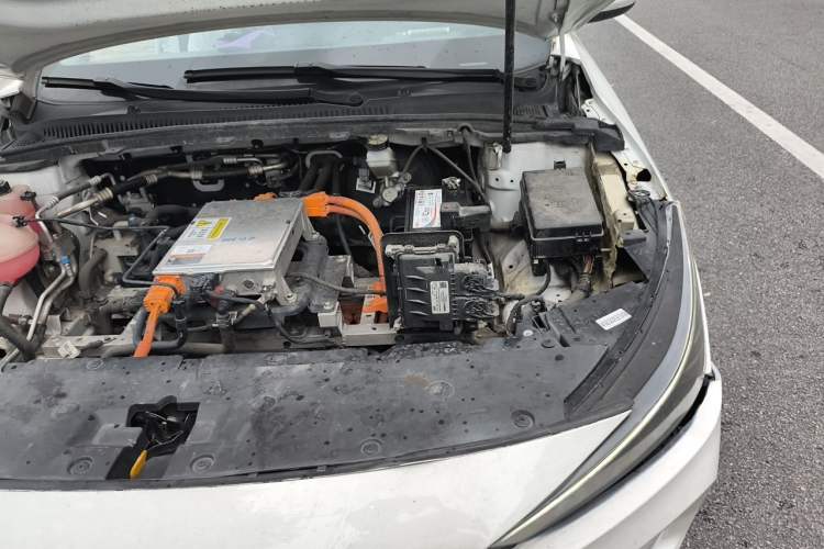 Used Geometry A 2022 Pro 430KM Commuter Edition Engine Bay Left