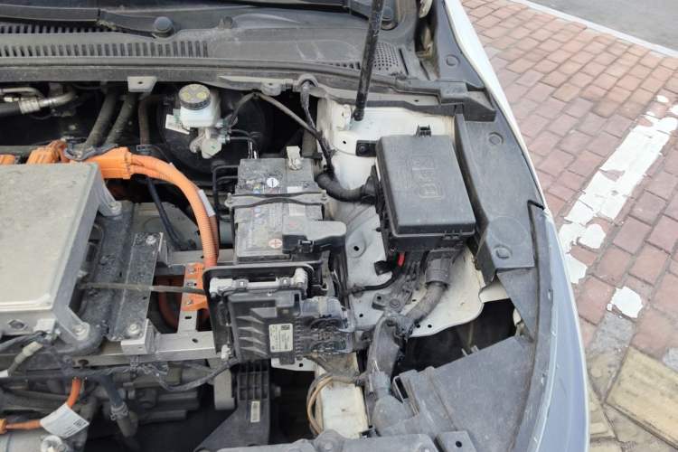 Used Geometry A 2022 Pro 430KM Green Apple Pro Engine Bay Left