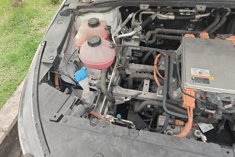 Used Geometry A 2022 Pro 430KM Business Edition Engine Bay Right