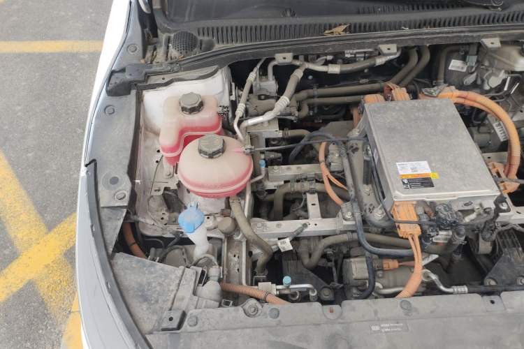 Used Geometry A 2022 Pro 430KM Commuter Edition Engine Bay Right