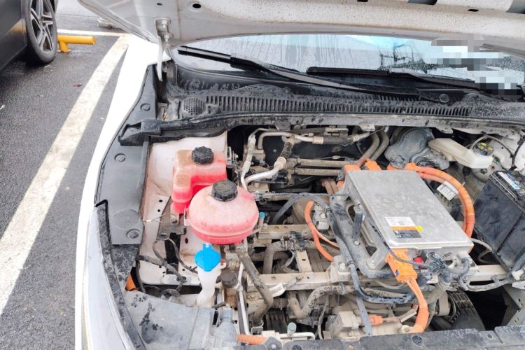Used Geometry A 2022 Pro 600KM Red Apple Plus Engine Bay Right
