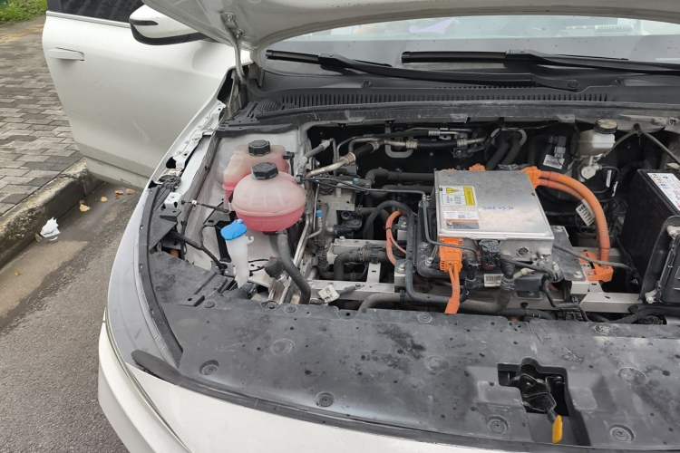 Used Geometry A 2022 Pro 430KM Commuter Edition Engine Bay Right