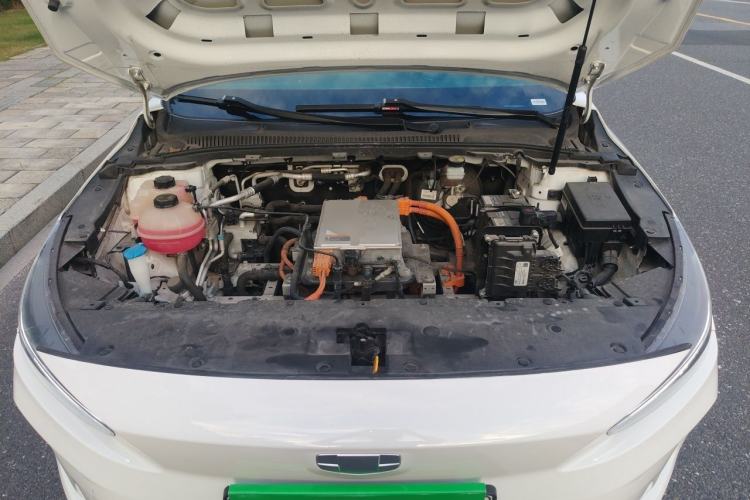 Used Geometry A 2022 Pro 430KM Business Edition Engine Bay