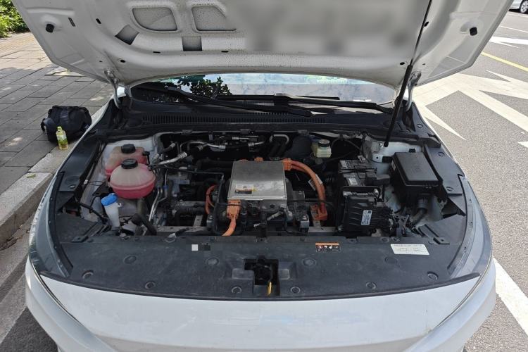 Used Geometry A 2022 Pro 600KM Red Apple Plus Engine Bay