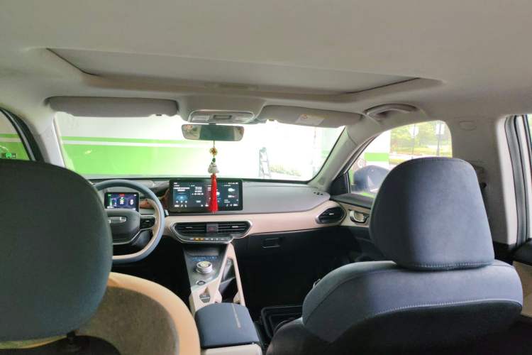 Used Geometry A 2022 Pro 600KM Red Apple Plus Headliner