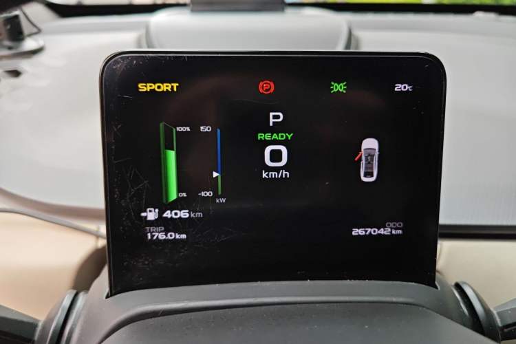 Used Geometry A 2022 Pro 600KM Red Apple Plus Instrument Cluster