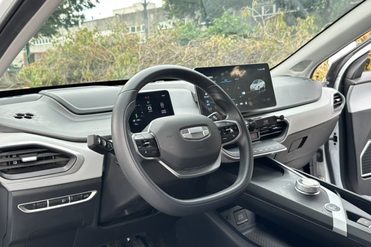 Used Geometry A 2022 Pro 430KM Green Apple Pro Interior 3