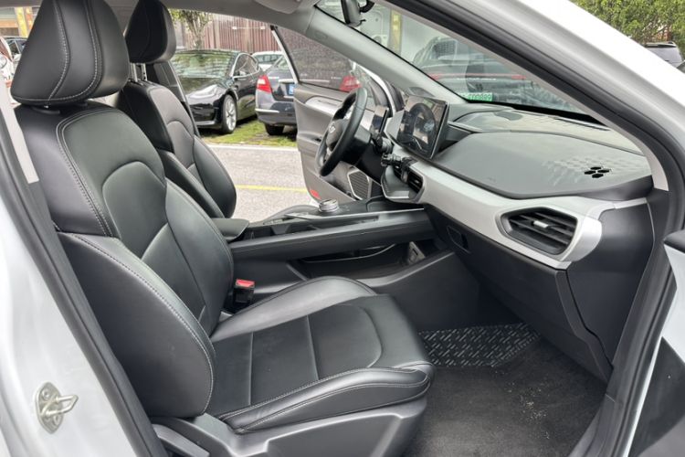 Used Geometry A 2022 Pro 430KM Green Apple Pro Interior 4
