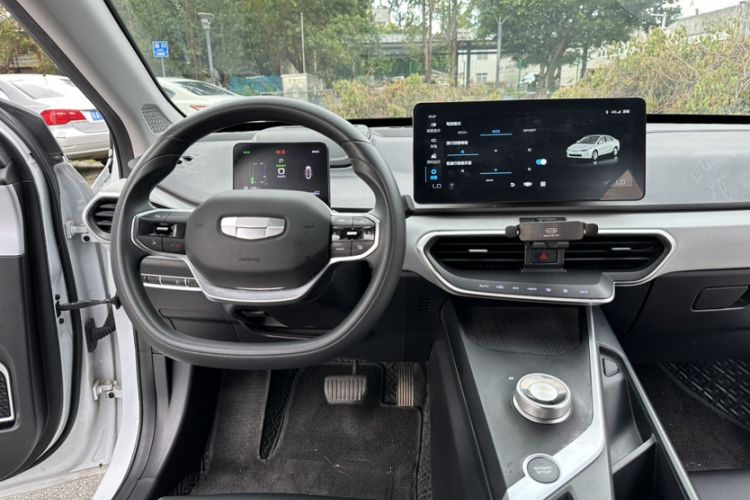 Used Geometry A 2022 Pro 430KM Green Apple Pro Interior 6