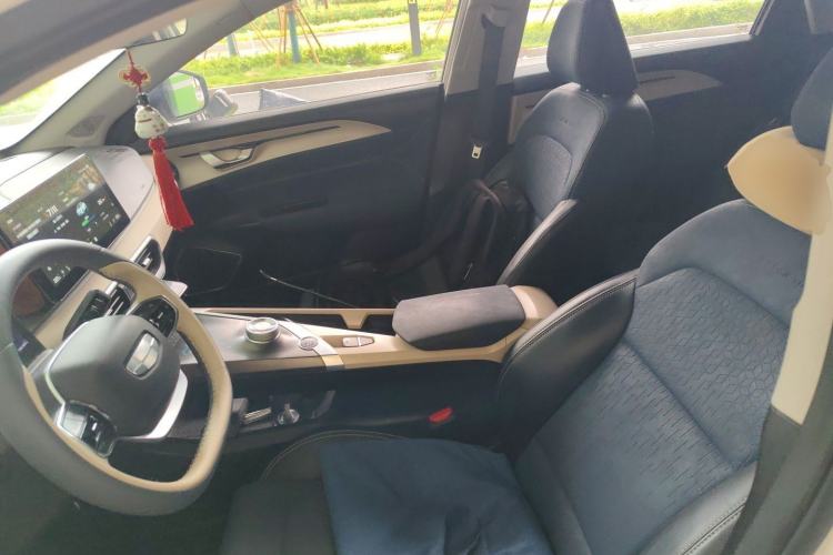 Used Geometry A 2022 Pro 600KM Red Apple Plus Left Front Seat