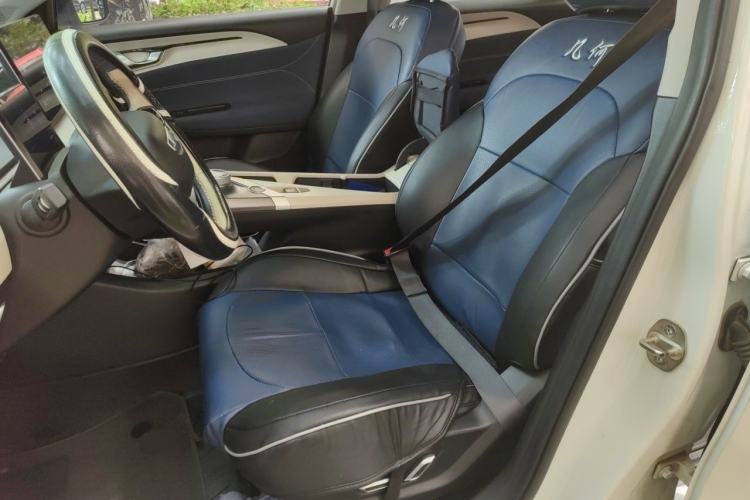 Used Geometry A 2022 Pro 600KM Red Apple Plus Left Front Seat