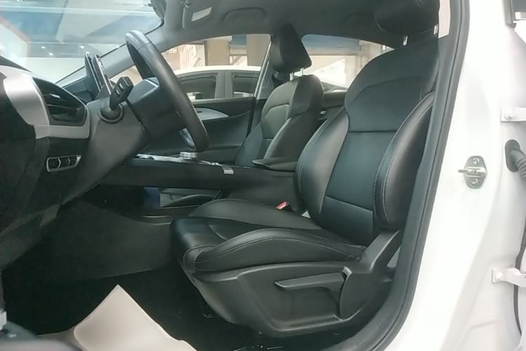 Used Geometry A 2022 Pro 430KM Commuter Edition Left Front Seat