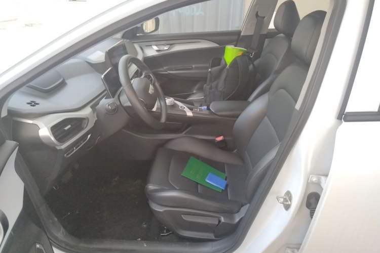 Used Geometry A 2022 Pro 430KM Commuter Edition Left Front Seat