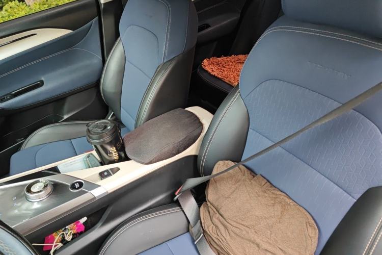 Used Geometry A 2022 Pro 600KM Red Apple Plus Left Front Seat