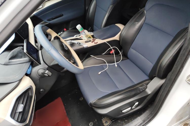 Used Geometry A 2022 Pro 600KM Red Apple Plus Left Front Seat