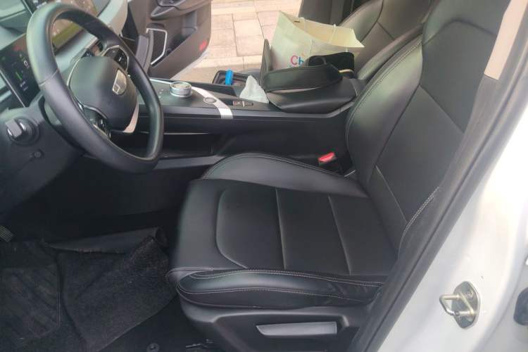 Used Geometry A 2022 Pro 430KM Business Edition Left Front Seat