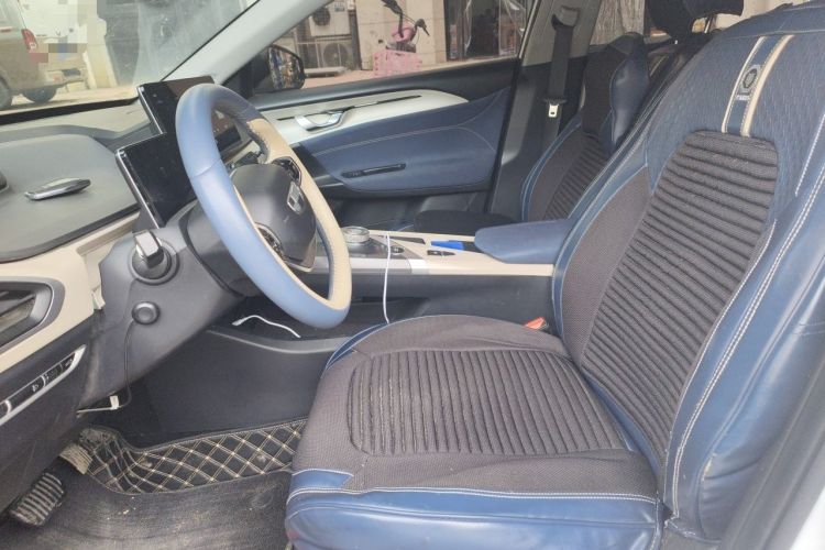 Used Geometry A 2022 Pro 600KM Red Apple Plus Left Front Seat