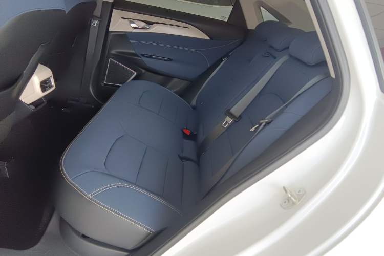 Used Geometry A 2022 Pro 430KM Green Apple Pro Left Rear Seat