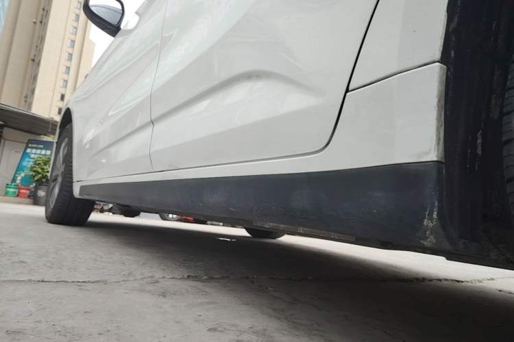 Used Geometry A 2022 Pro 430KM Commuter Edition Left Side Sill