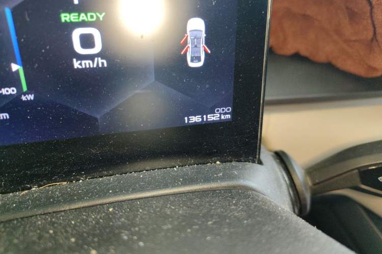 Used Geometry A 2022 Pro 600KM Red Apple Plus Odometer Close Up
