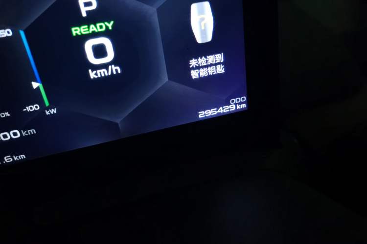 Used Geometry A 2022 Pro 430KM Green Apple Pro Odometer Close Up