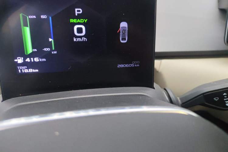 Used Geometry A 2022 Pro 600KM Red Apple Plus Odometer Close Up