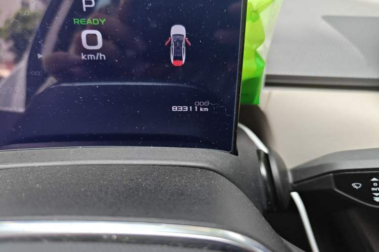 Used Geometry A 2022 Pro 600KM Red Apple Plus Odometer Close Up