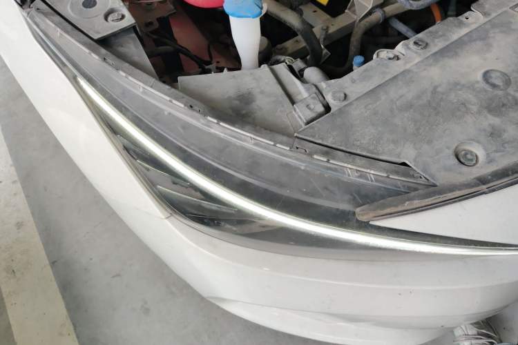 Used Geometry A 2022 Pro 600KM Red Apple Plus Right Front Headlight