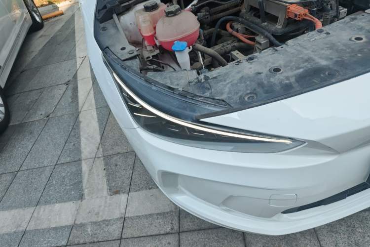 Used Geometry A 2022 Pro 430KM Business Edition Right Front Headlight
