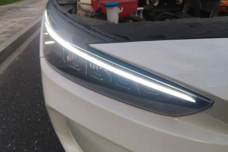 Used Geometry A 2022 Pro 430KM Business Edition Right Front Headlight