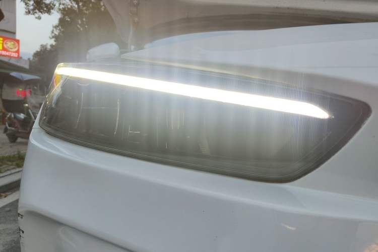 Used Geometry A 2022 Pro 430KM Green Apple Pro Right Front Headlight