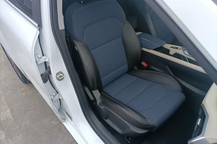 Used Geometry A 2022 Pro 430KM Green Apple Pro Right Front Seat