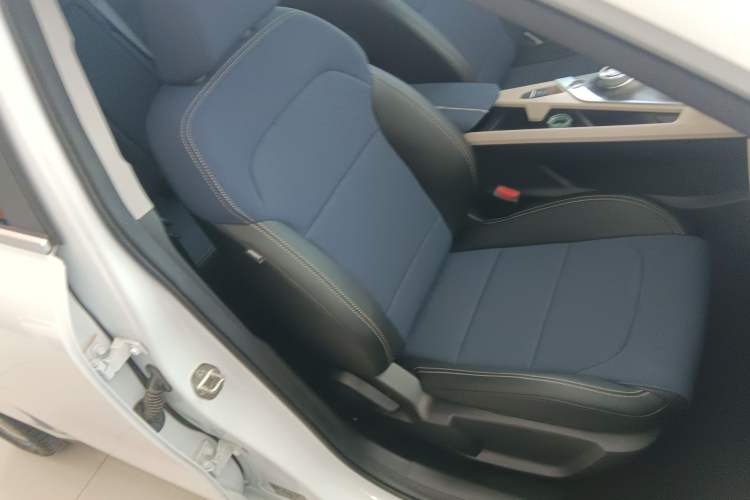 Used Geometry A 2022 Pro 430KM Green Apple Pro Right Front Seat