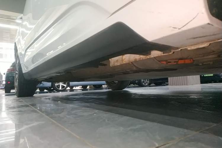 Used Geometry A 2022 Pro 430KM Commuter Edition Right Side Sill