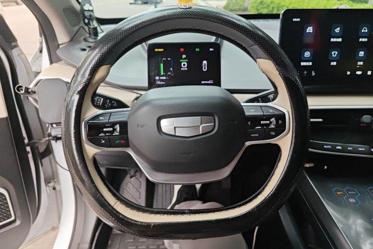 Used Geometry A 2022 Pro 600KM Red Apple Plus Steering Wheel