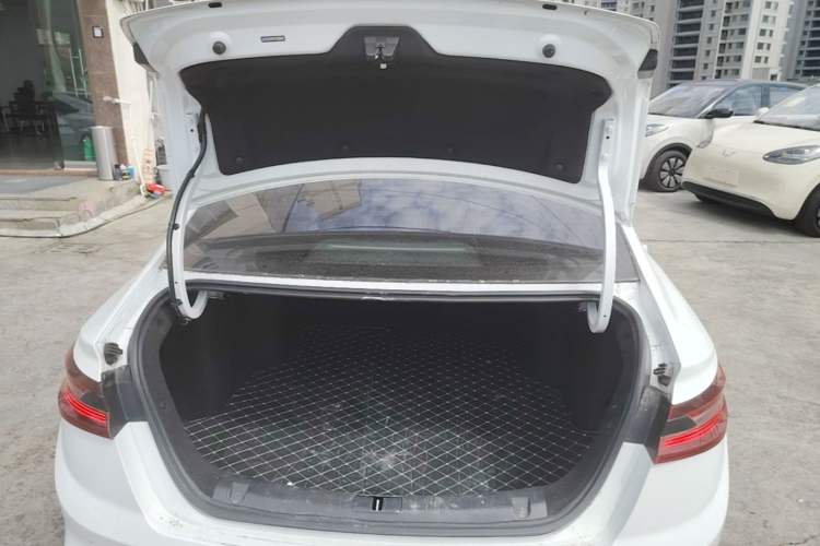 Used Geometry A 2022 Pro 430KM Commuter Edition Trunk