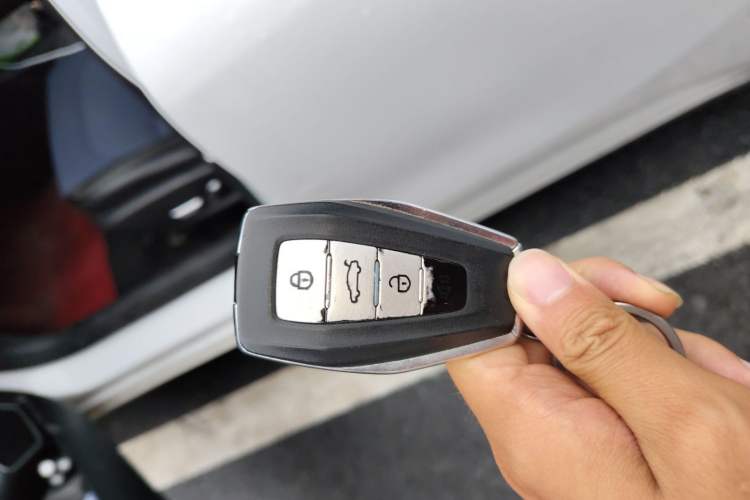 Used Geometry A 2022 Pro 600KM Red Apple Plus Vehicle Key