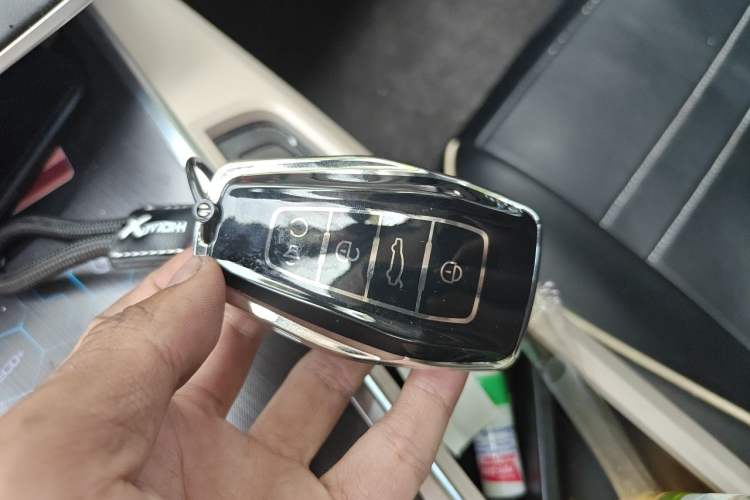 Used Geometry A 2022 Pro 600KM Red Apple Plus Vehicle Key