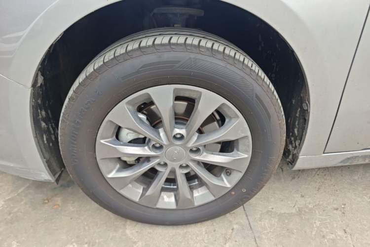 Used Geometry A 2024 410KM Travel Edition Left Front Wheel Hub