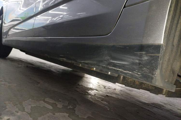 Used Geometry A 2024 410KM Travel Edition Left Side Sill