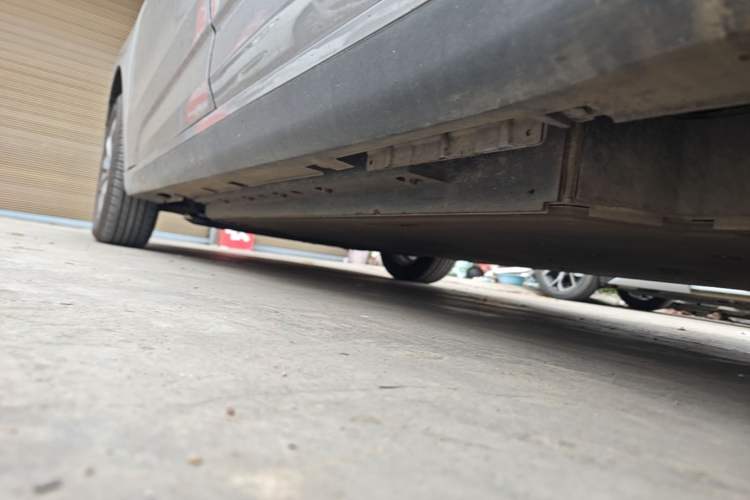 Used Geometry A 2024 410KM Travel Edition Left Side Sill