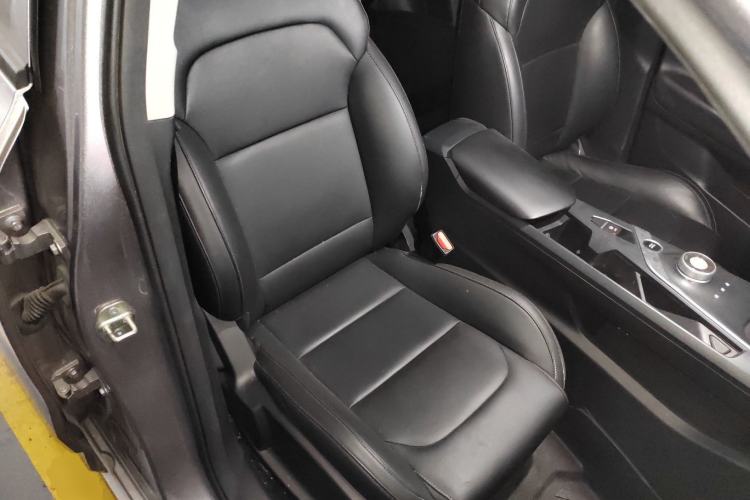 Used Geometry A 2024 410KM Travel Edition Right Front Seat